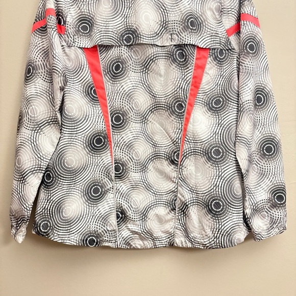 Saucony Black & White Swirl Running Jacket with Vibrant Coral Accents - Picture 16 of 16